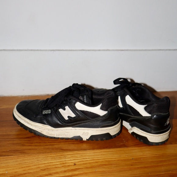 New Balance 550 - Black & White - Woman's Size 6 - Picture 4 of 7